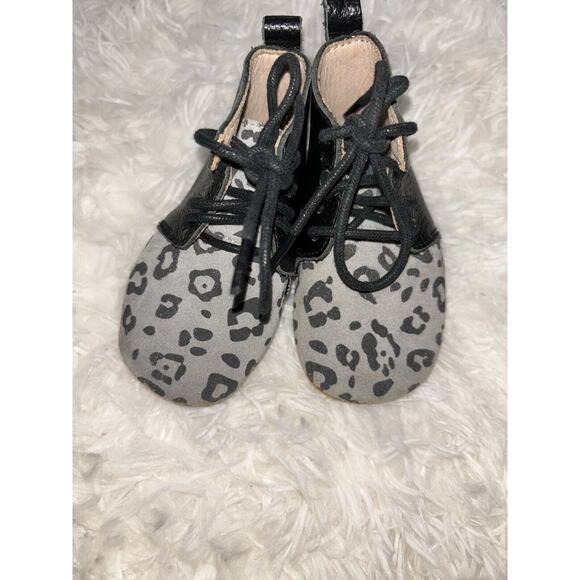 Monkey Feet Sz. 6/12 Month Leopard Ankle Tie Shoe. Cute, Great Cond - Picture 9 of 12